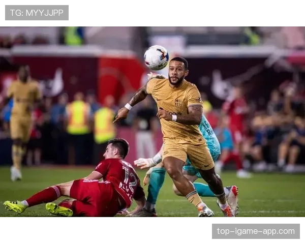 加纳乔 vs 拉菲尼亚：边路技术与冲击力对比分析